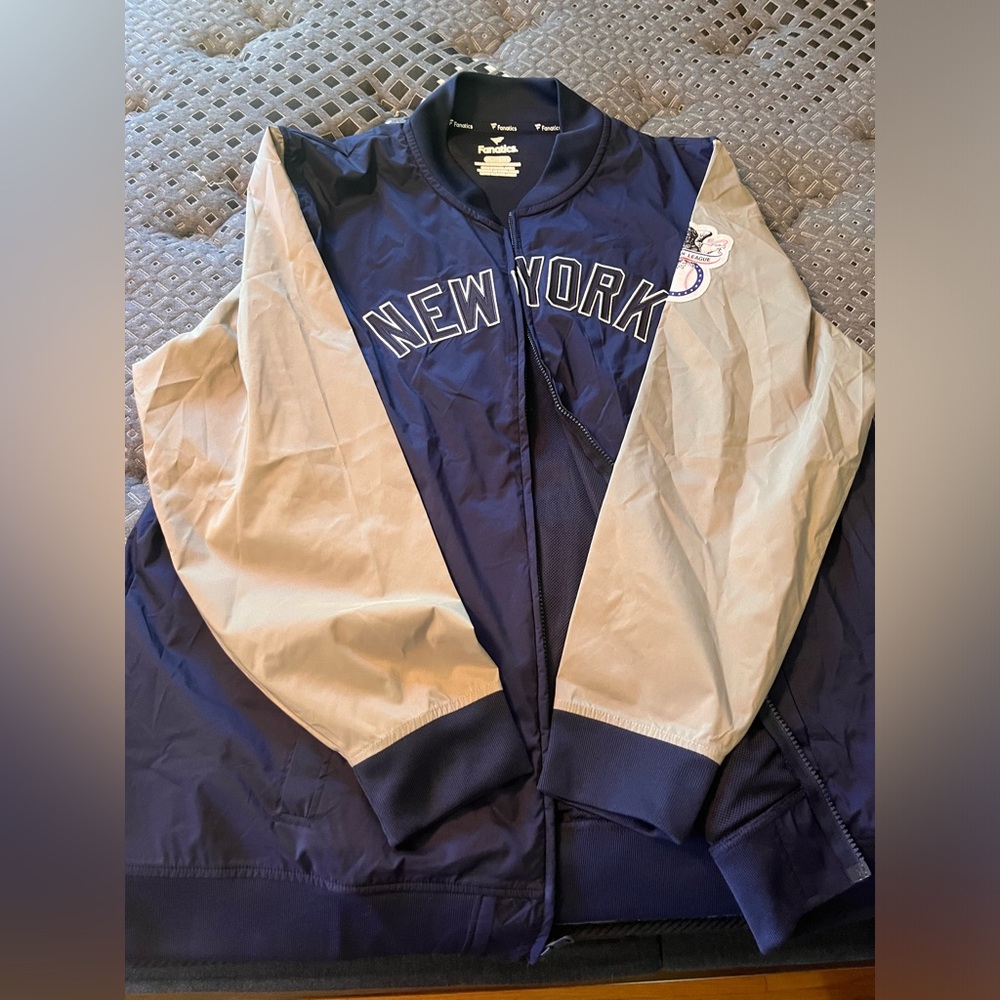 Navy and gray NY Yankees jacket. Size XXL
